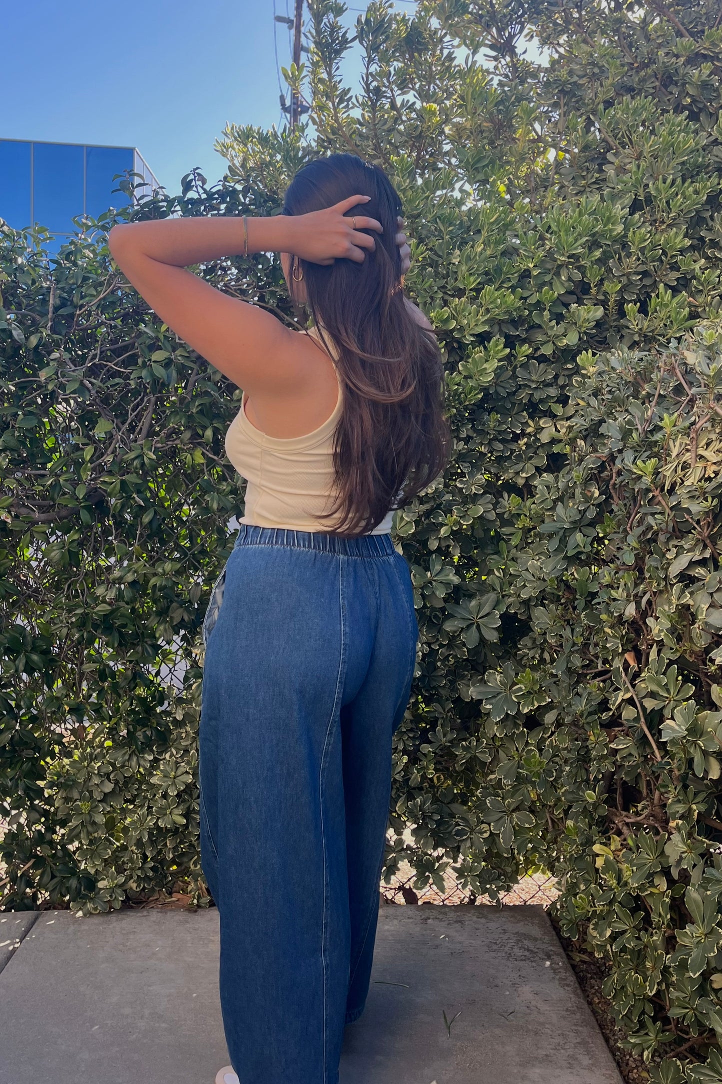 Sunday Stroll Loose Barrel Jeans